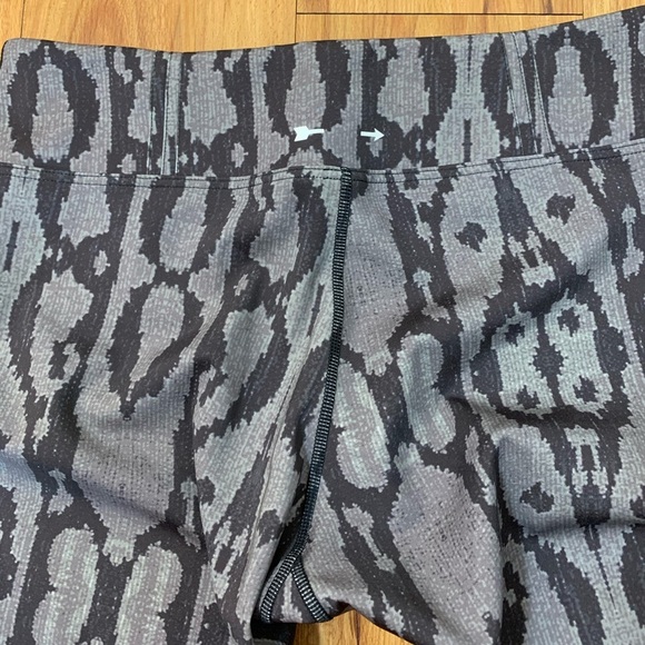 THE UPSIDE Pattern 3/4 Crop Leggings - Picture 7 of 13